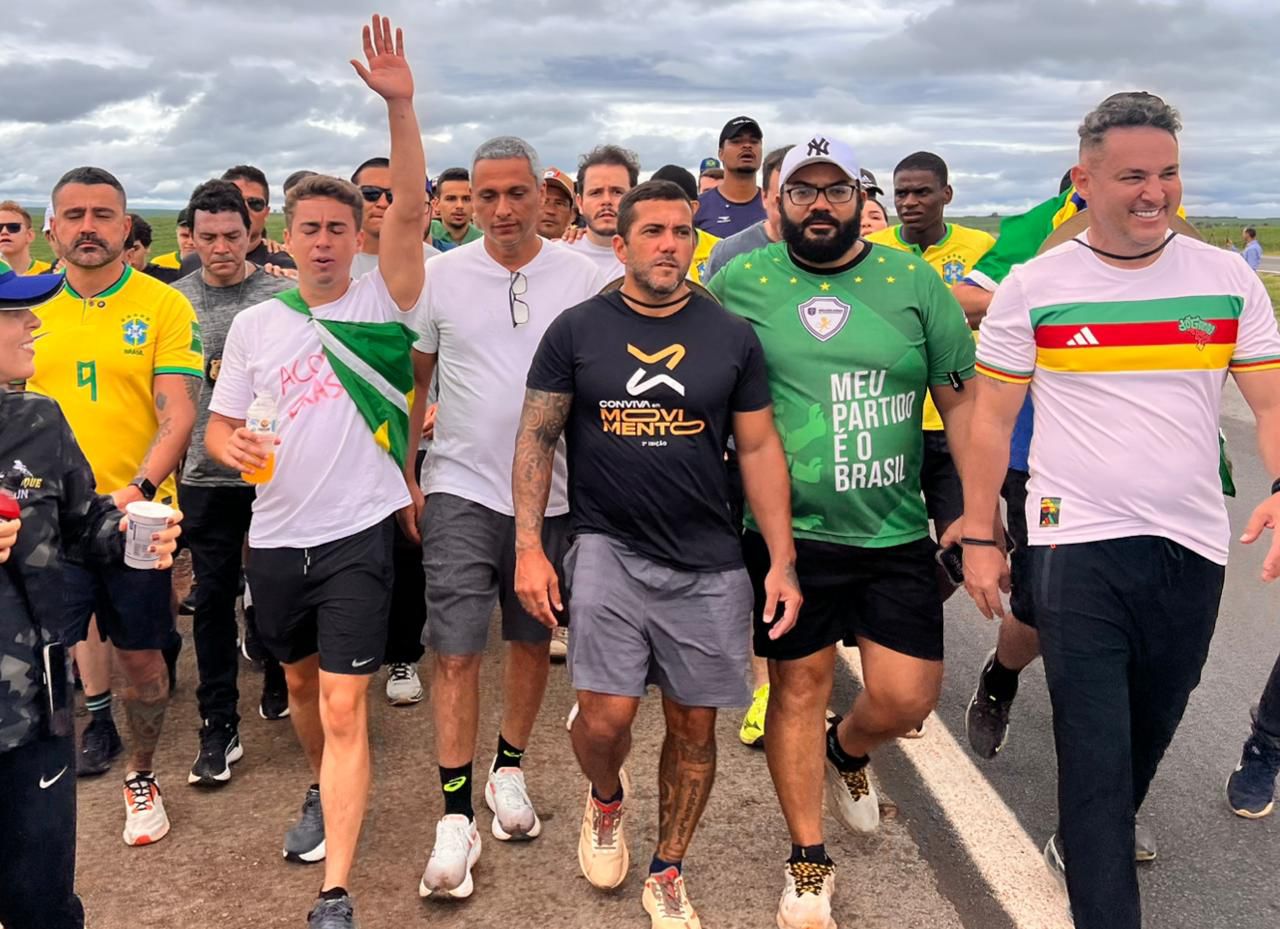 Imagem de Leandro de Jesus recebe ameaças nas redes sociais após se juntar a Nikolas em caminhada