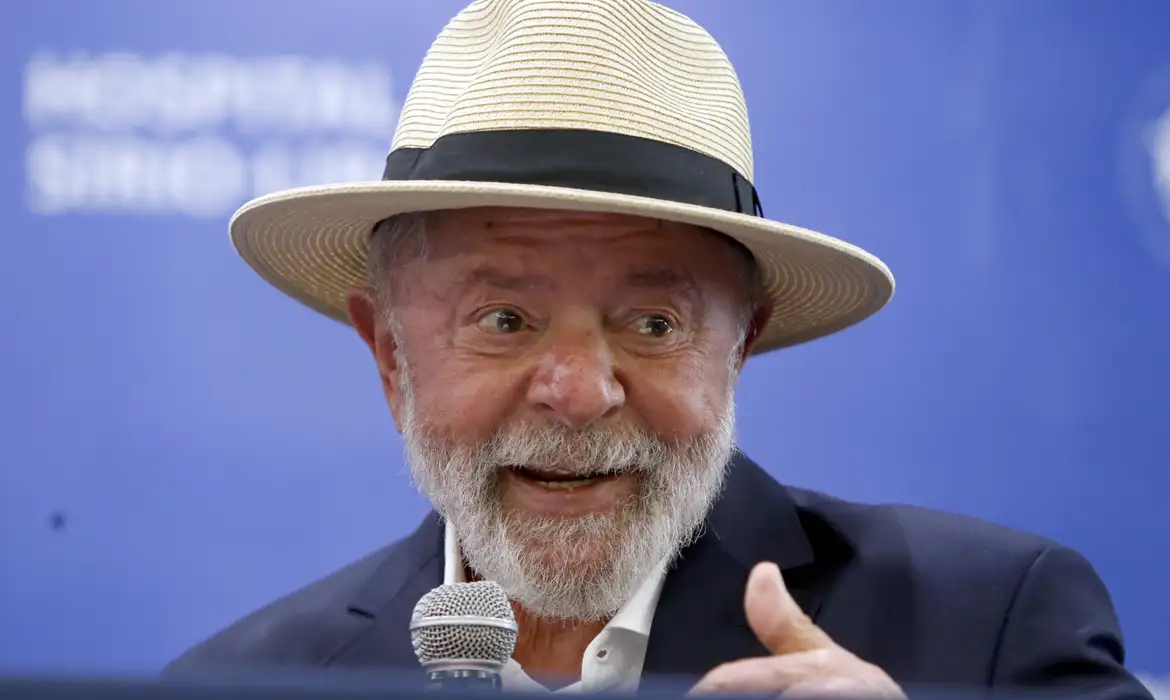 Presidente petista afirma que Trump deveria parar de brigar e vir conhecer o sistema interligado de energia do Brasil