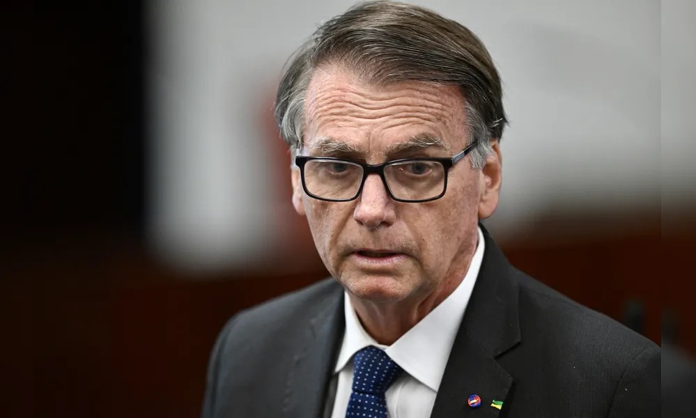 “O que Trump quer? Que todos participem da eleição. A Justiça tira da cédula eleitoral aquelas pessoas que não interessam para o sistema. Eu estou fora, o Eduardo, meu filho, praticamente está fora, faltam tirar a Michelle, minha esposa"