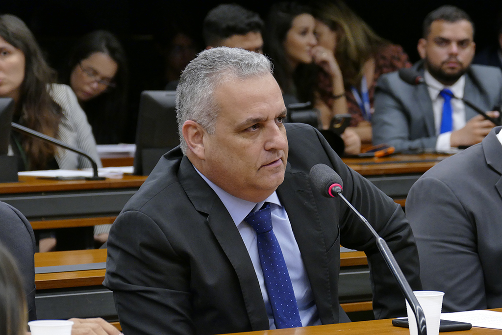 Imagem de Relator da CPMI do INSS ameaça dar voz de prisão a delegado da PF durante oitivas
