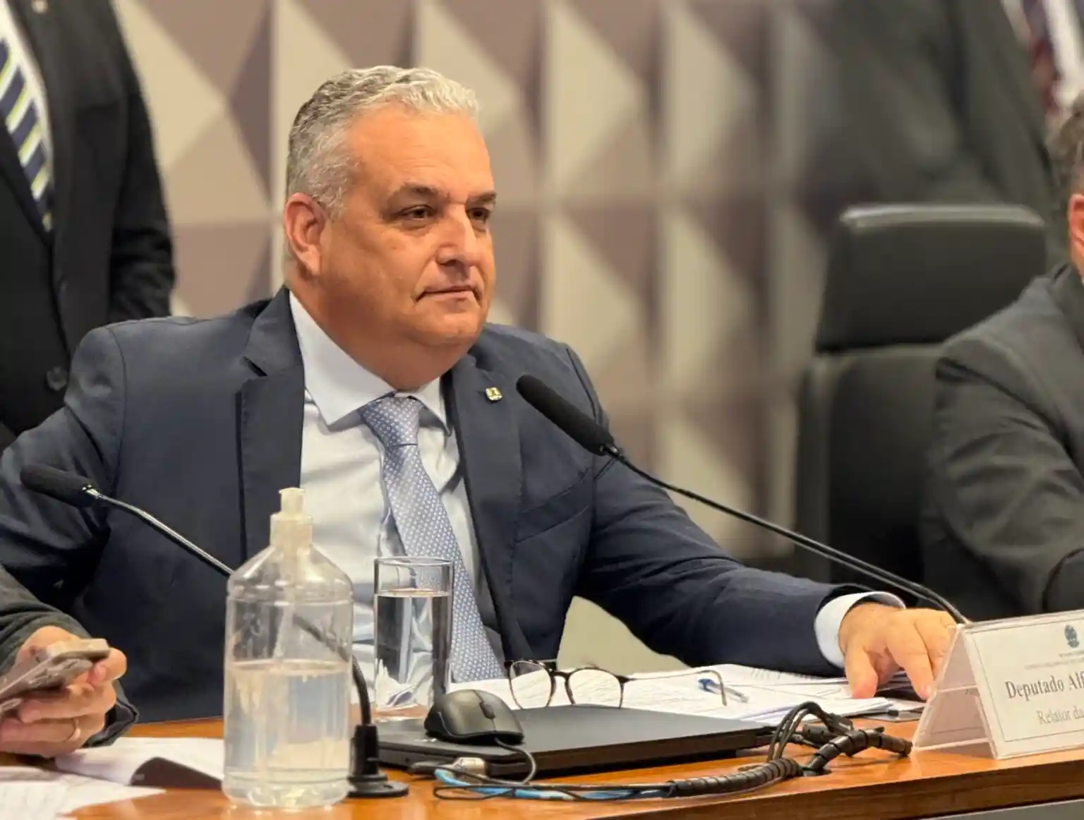 Imagem de Relator da CPMI aponta rombo de até R$ 70 bilhões em fraudes contra aposentados