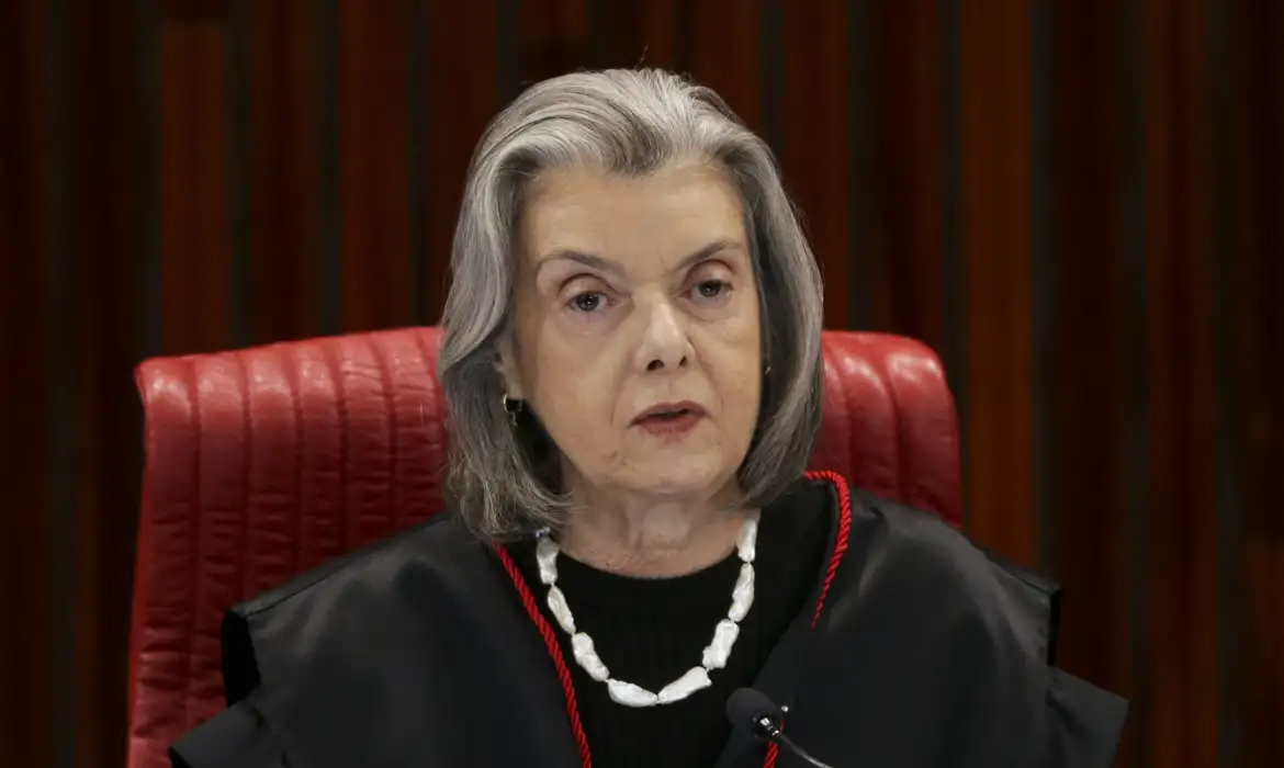 Imagem de Cármen Lúcia forma maioria no STF para condenar Bolsonaro por organização criminosa