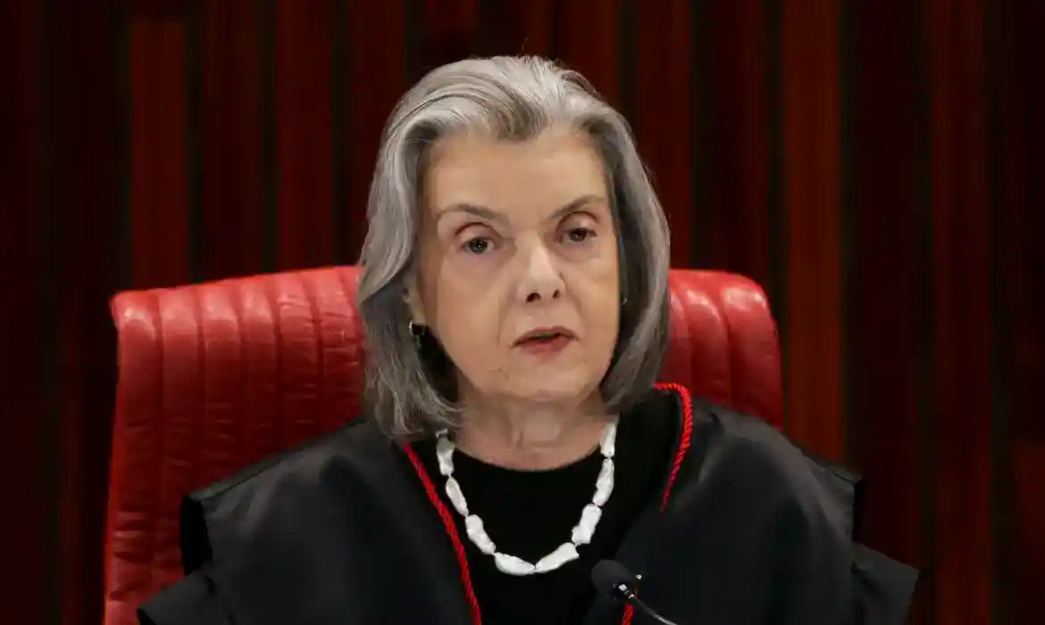 Imagem de Cármen Lúcia forma maioria no STF para condenar Bolsonaro por organização criminosa
