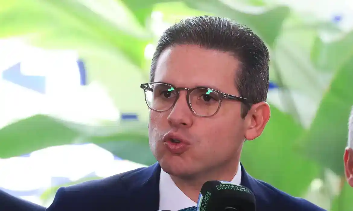 Imagem de Fim da escala 6×1 terá transição de até 14 meses e redução gradual da jornada, diz Hugo Motta