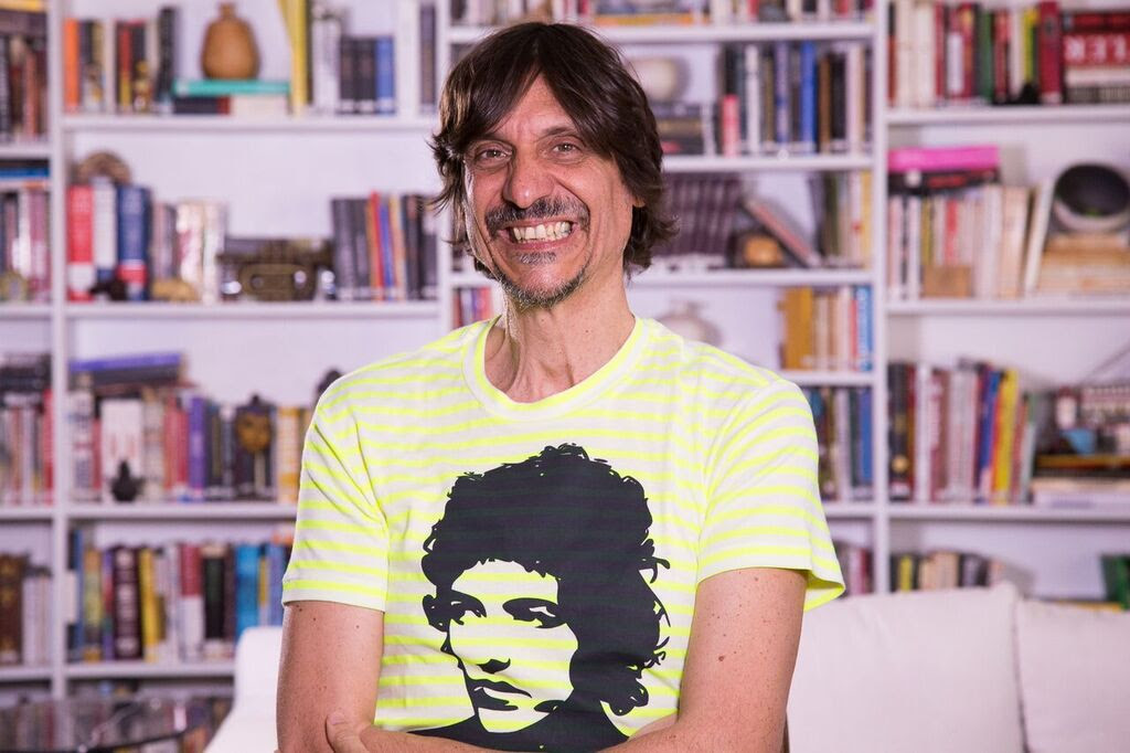 Imagem de PUC-RS cancela palestra de Eduardo Bueno após escritor comemorar morte de Charlie Kirk