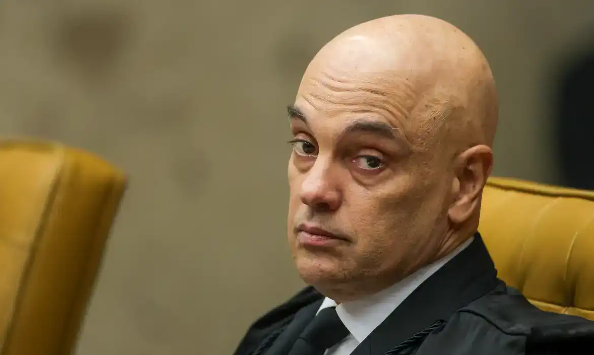 Imagem de Moraes restringe perícia médica de Bolsonaro e barra questionamentos da defesa