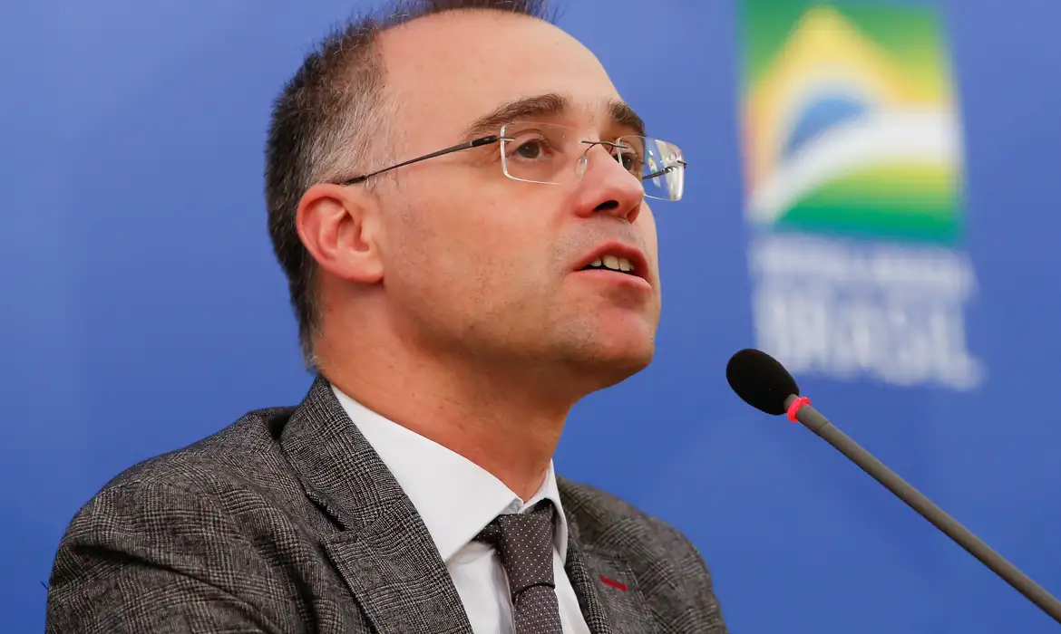 Imagem de Mendonça autoriza bloqueio de R$ 97 milhões e novas buscas em investigação sobre aplicações no Banco Master