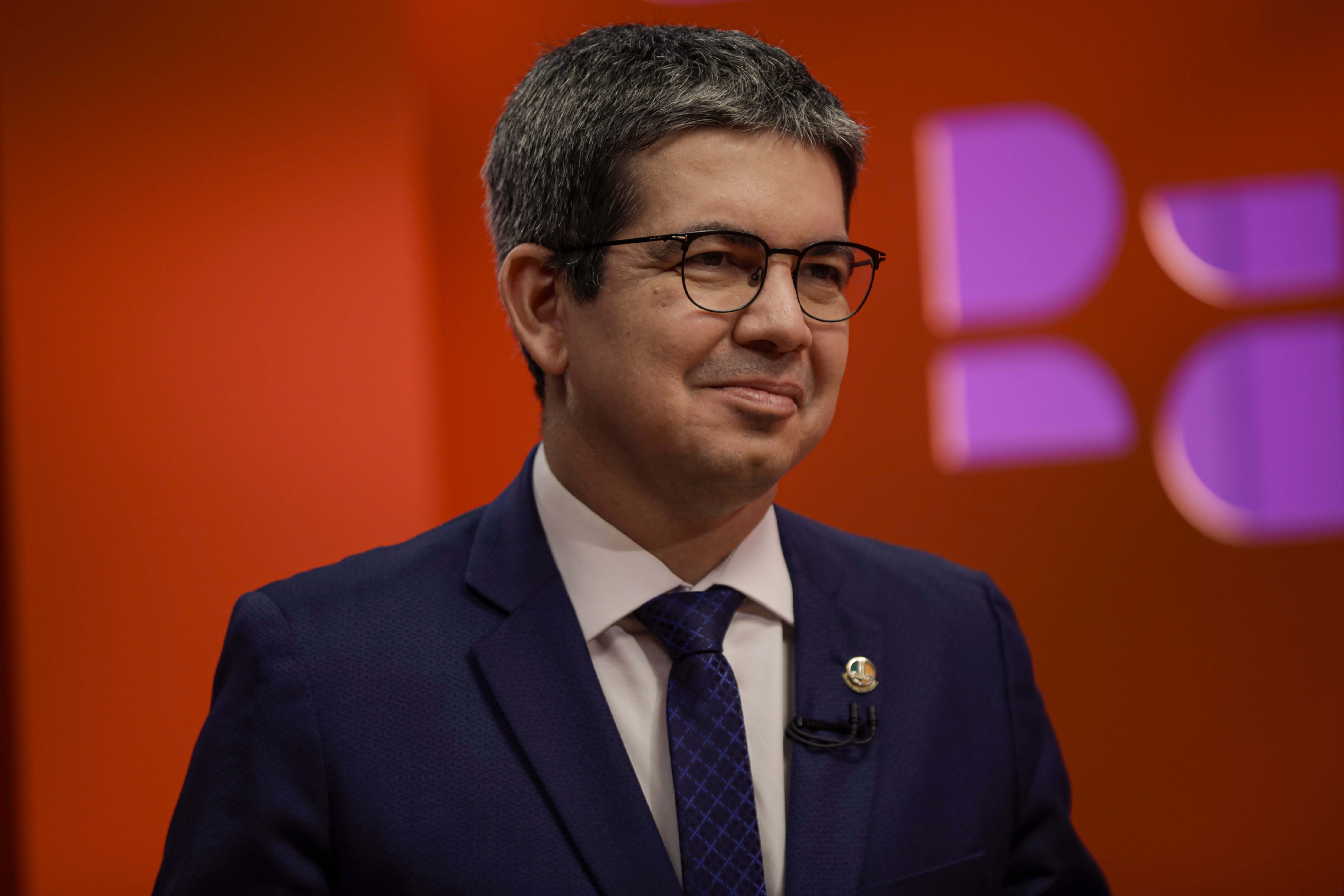 Imagem de MP Eleitoral aciona Randolfe por suposta propaganda antecipada no Amapá