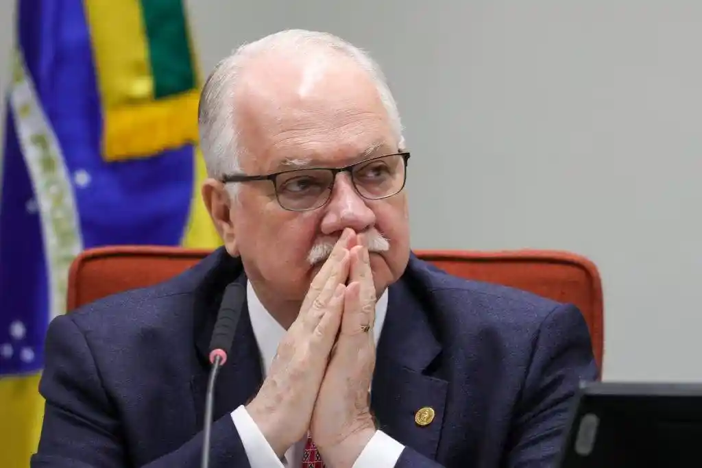 Imagem de Ex-ministros do STF pedem a Fachin investigação sobre crise na Corte