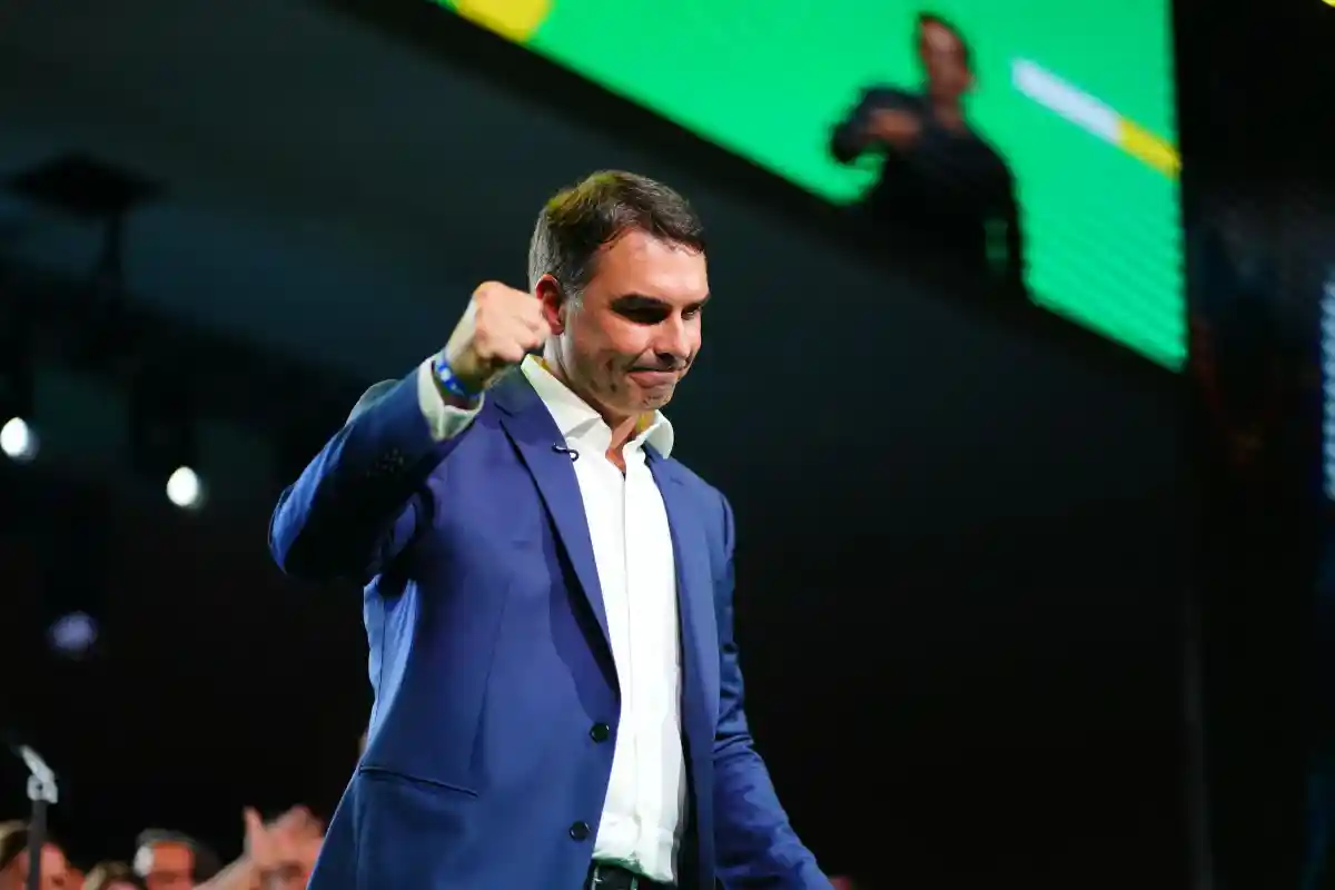 Imagem de “Tô sozinho”: Flávio Bolsonaro reage a críticas de outros candidatos da direita