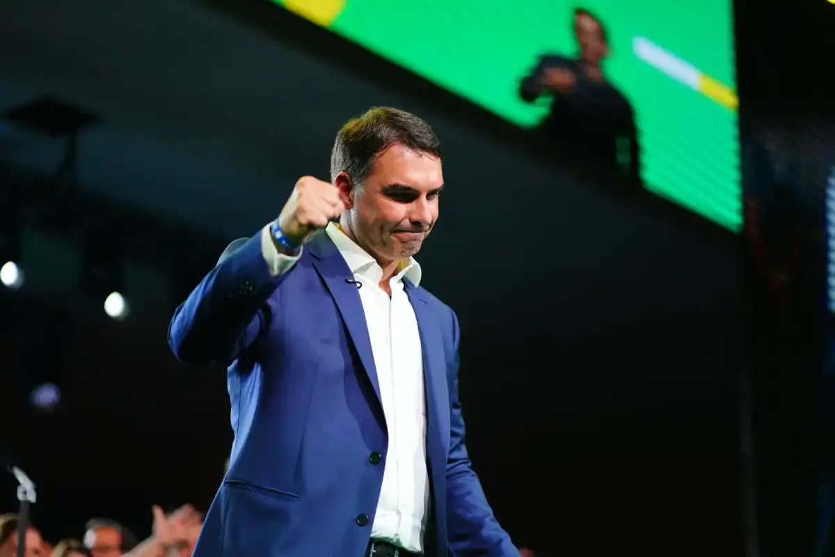 Imagem de “Tô sozinho”: Flávio Bolsonaro reage a críticas de outros candidatos da direita