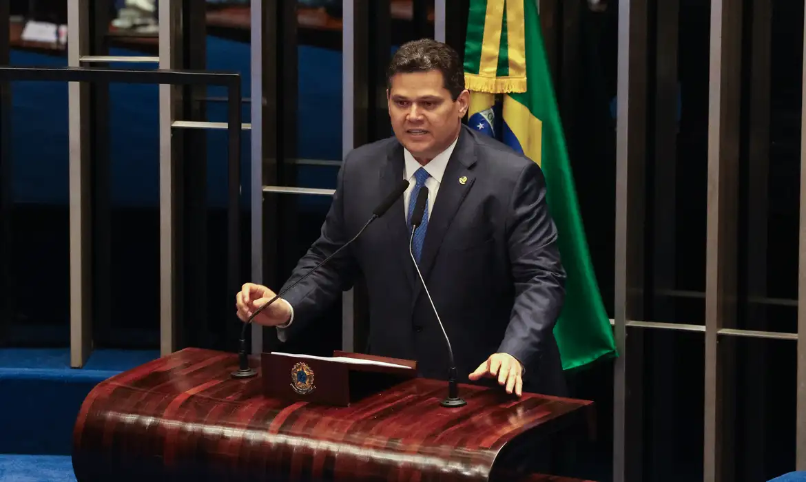 Imagem de Alcolumbre escolhe Alessandro Vieira para relatar PL Antifacção no Senado