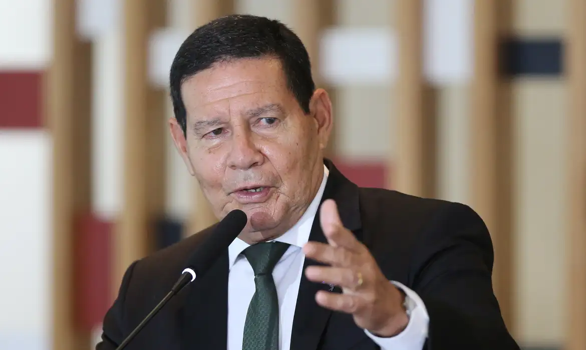 Imagem de Mourão recebe Messias, mas reforça oposição à indicação ao STF