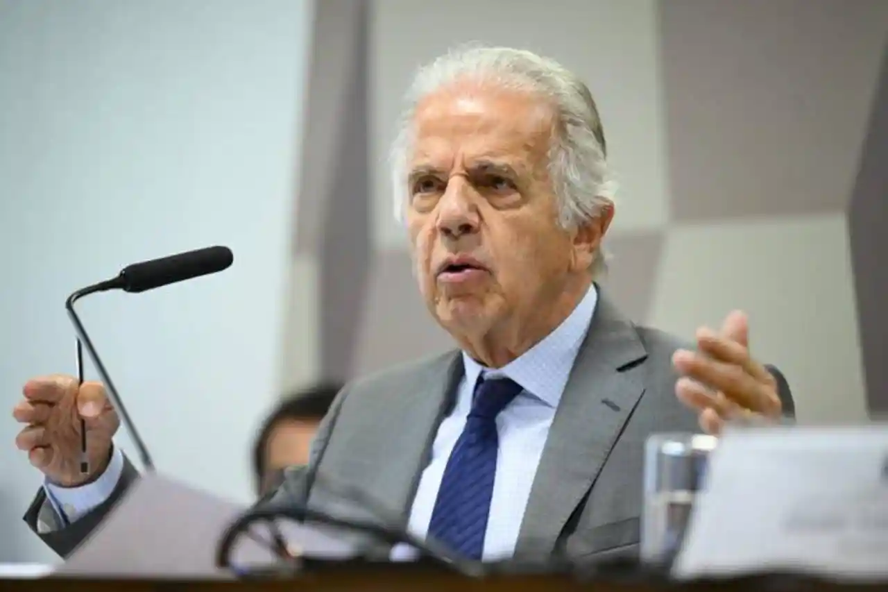 Imagem de "Abriria o portão", diz ministro da Defesa ao comentar hipótese de invasão dos EUA