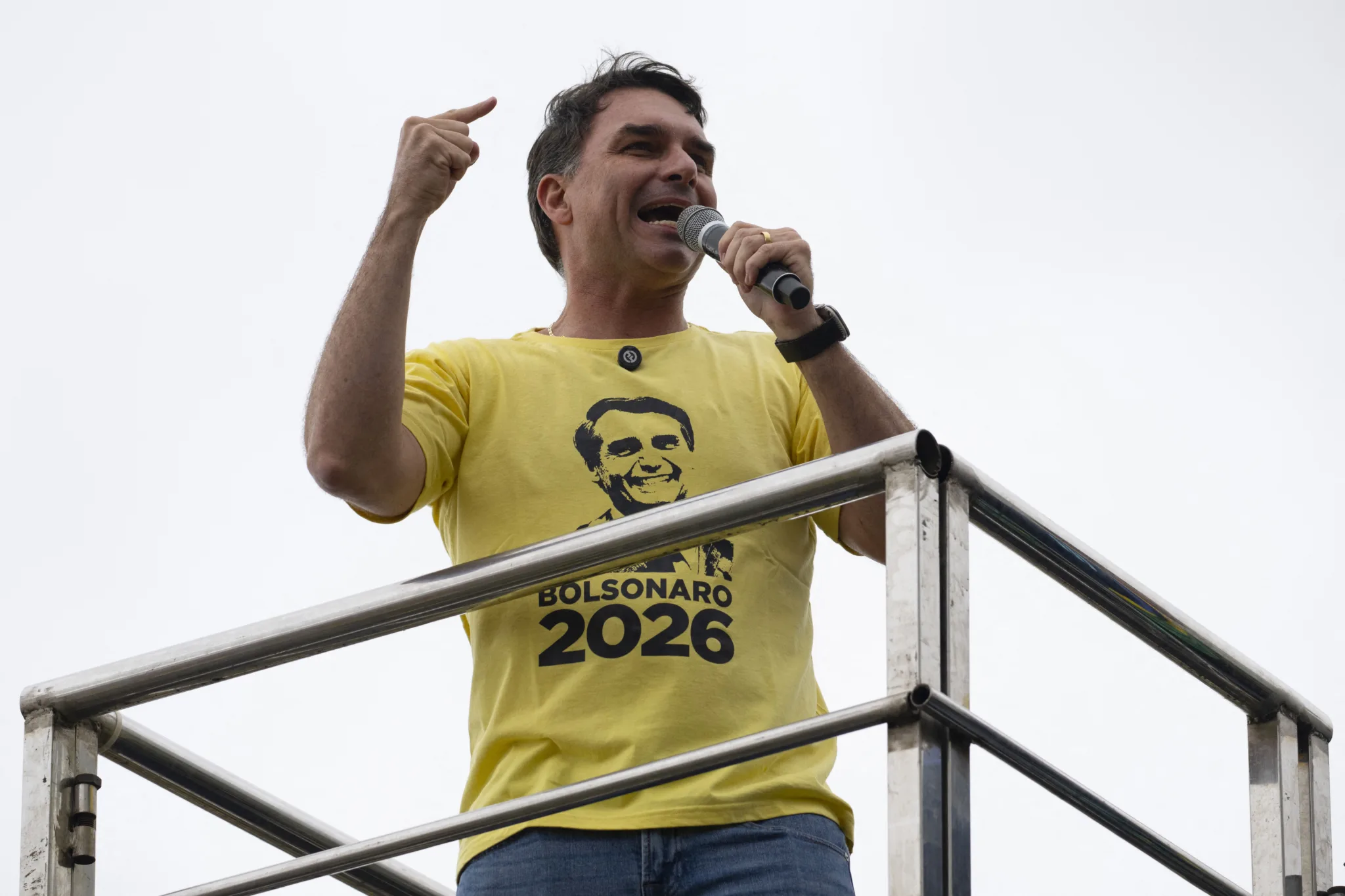 Imagem de Flávio Bolsonaro propõe reduzir maioridade penal e cortar ministérios
