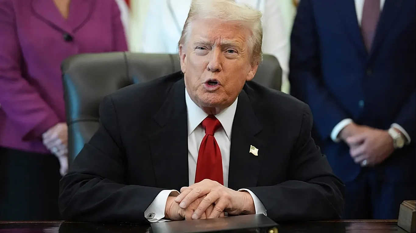 Imagem de Trump promete processar a BBC por manipular discurso sobre o Capitólio