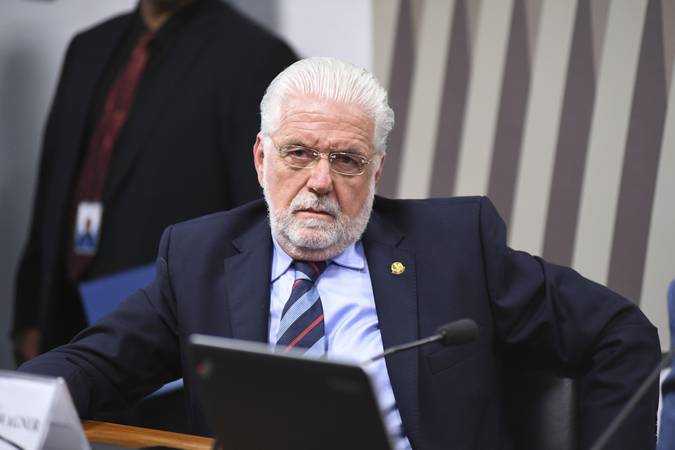 Imagem de Após derrota no STF, Lula se reúne com líder do governo no Senado
