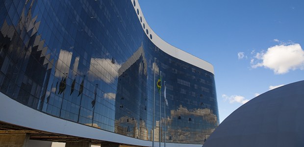 Imagem de TSE determina retirada de vídeo de Flávio Bolsonaro que relaciona Lula ao PCC e CV