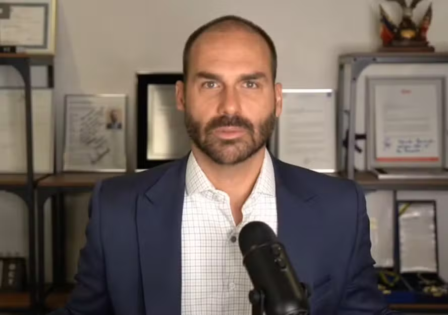 Imagem de Eduardo Bolsonaro pede para exercer mandato dos EUA e denuncia perseguição política