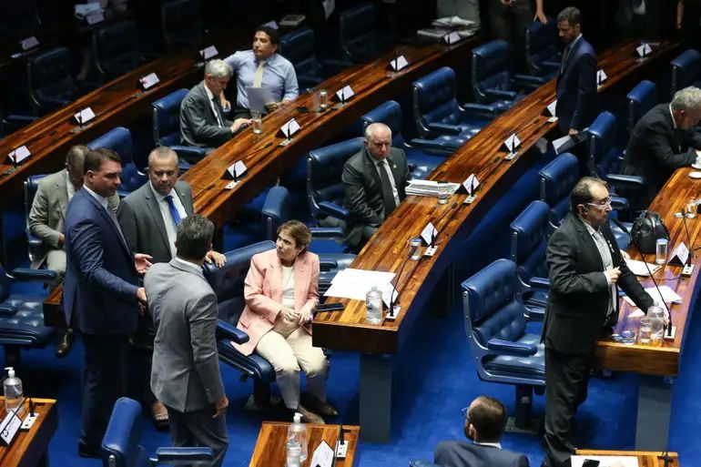 Imagem de CCJ do Senado rejeita “PEC das Prerrogativas”