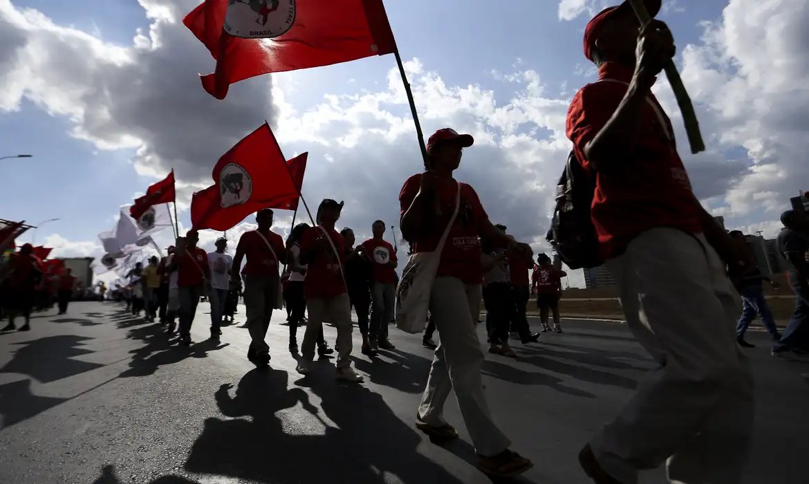 Imagem de  MST reclama de ‘invasão’ de policiais em terra invadida na Bahia