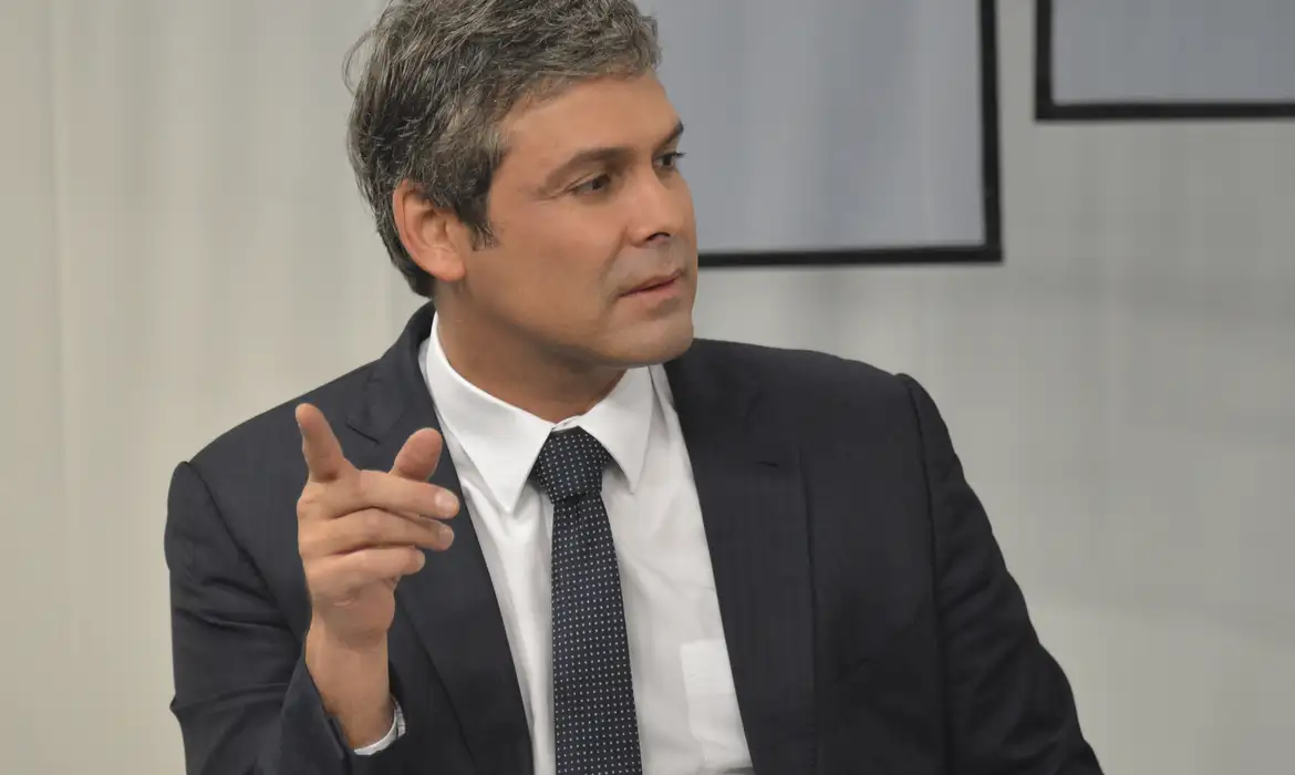 Imagem de Líder do PT acusa relator de “furto político” e diz que Lula foi vítima de abuso de confiança no PL Antifacção