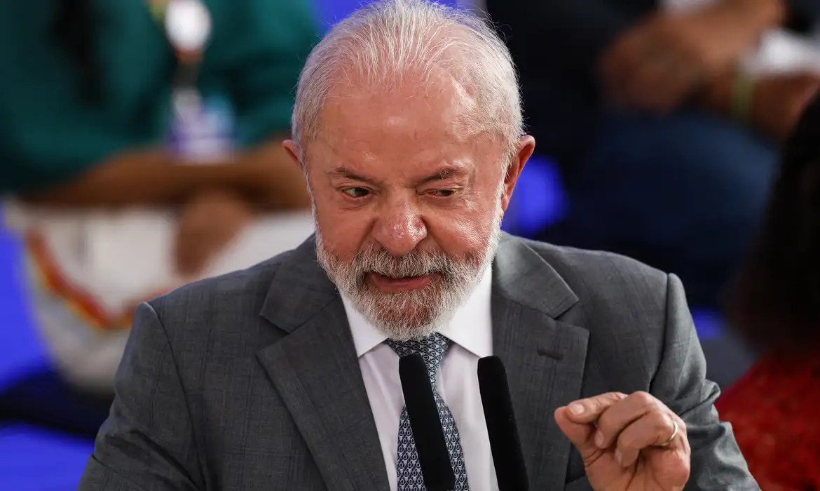 Imagem de Pesquisa: 44% avaliam negativamente governo Lula; 35%, positivamente