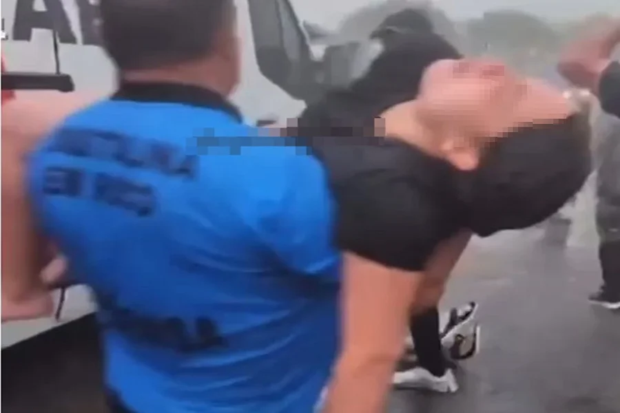 Imagem de Manifestante atingida por raio em ato em Brasília é transferida para UTI