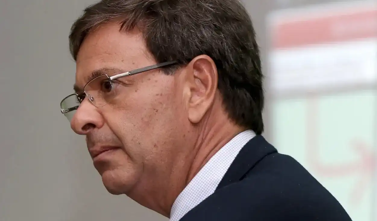 Imagem de Ex-ministro de Bolsonaro é preso um dia após se encontrar com presidente